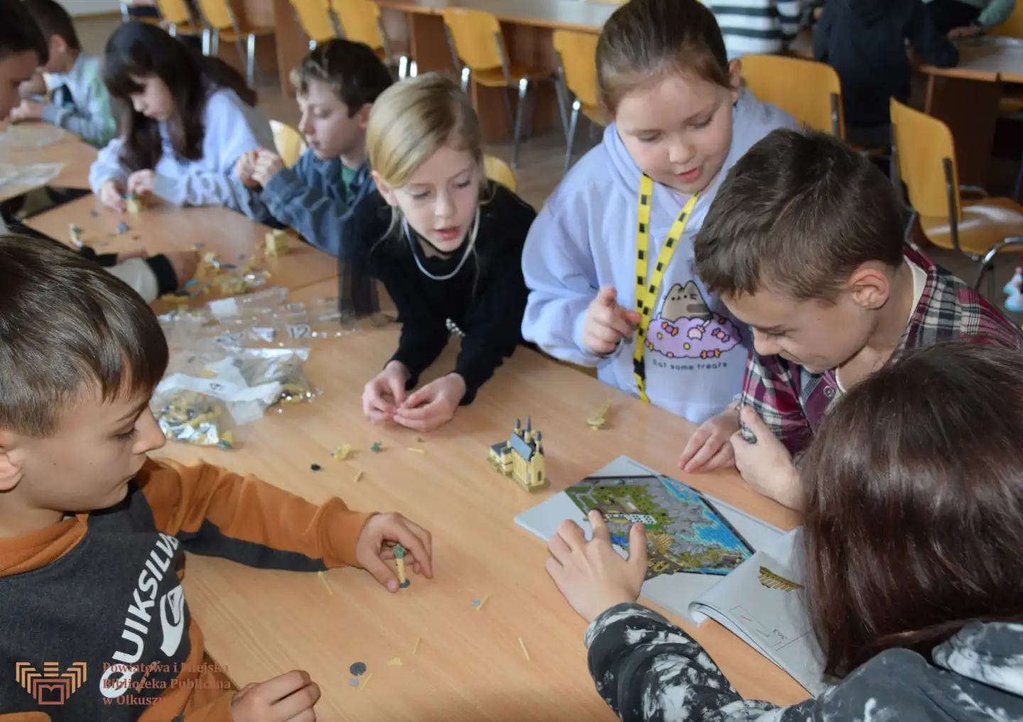 KLOCKI I FINANSE W BIBLIOTECE