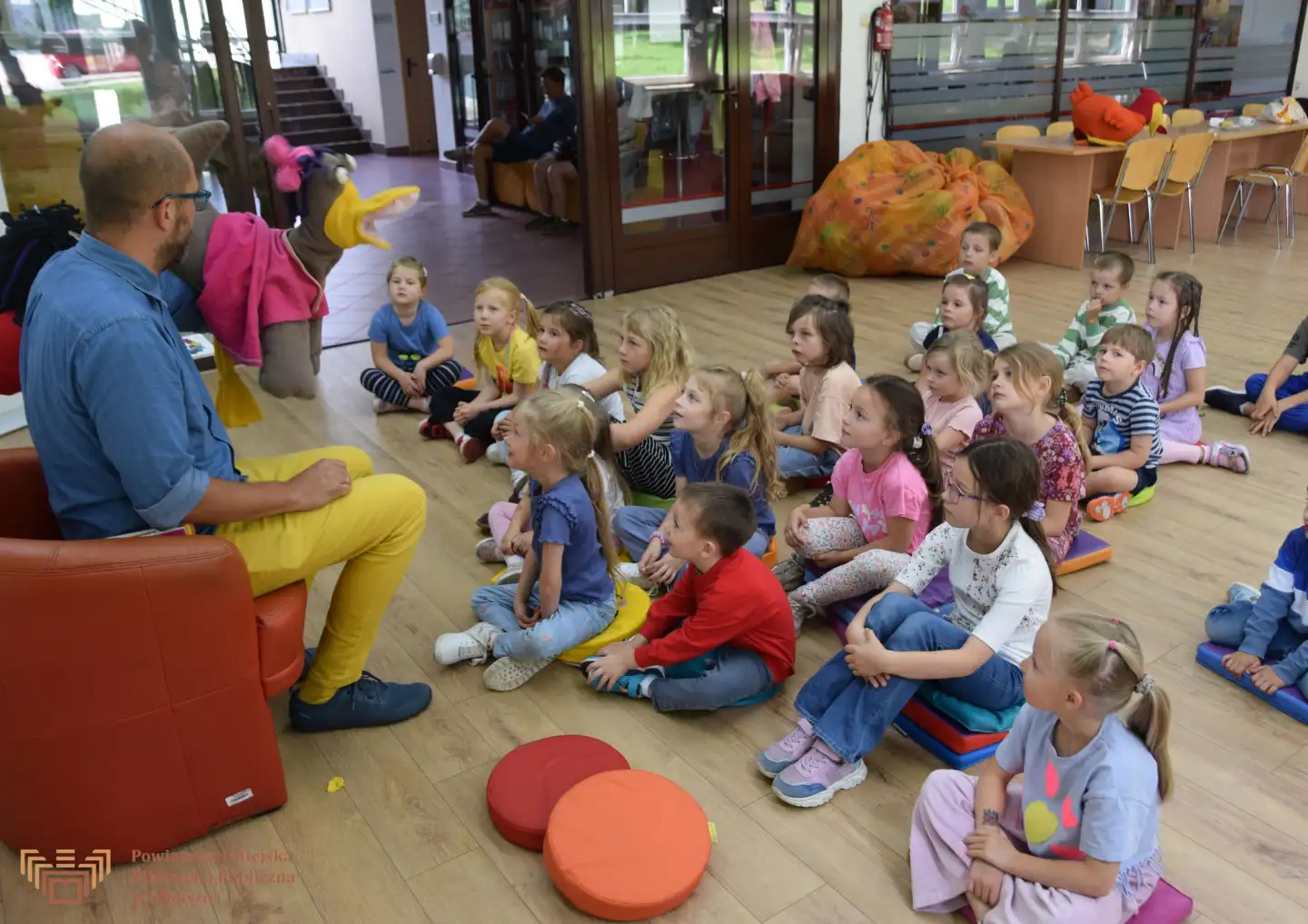 WAKACYJNY SHOW LITERACKI W BIBLIOTECE