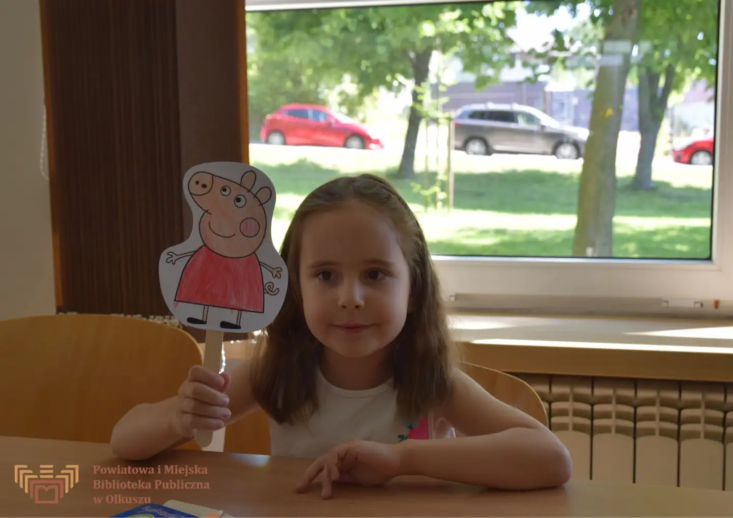 WAKACYJNY ŚWIAT KSIĄŻEK Z TRZEMA ŚWINKAMI