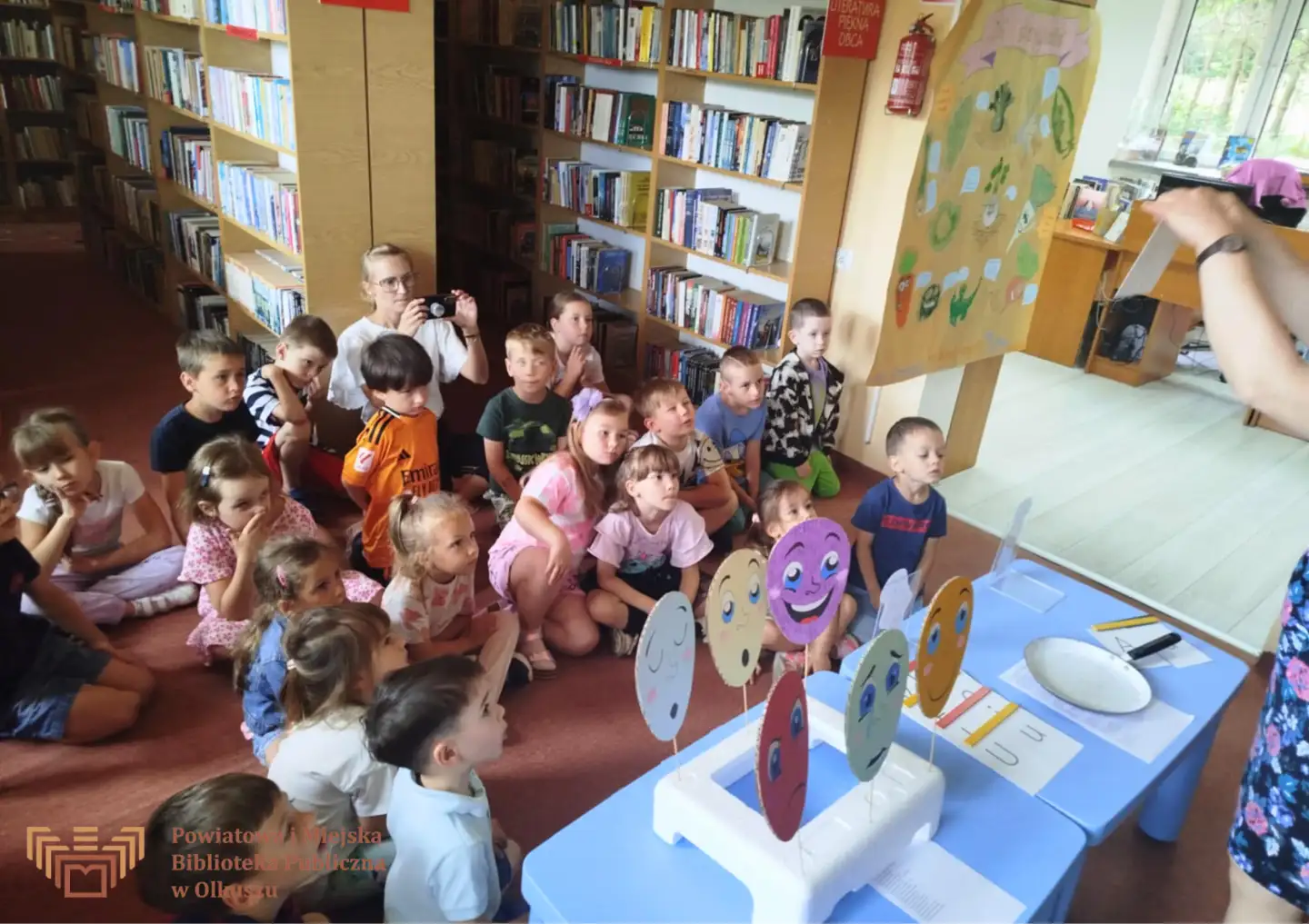 WAKACYJNE ZABAWY Z KSIĄŻKĄ W FILII W ŻURADZIE