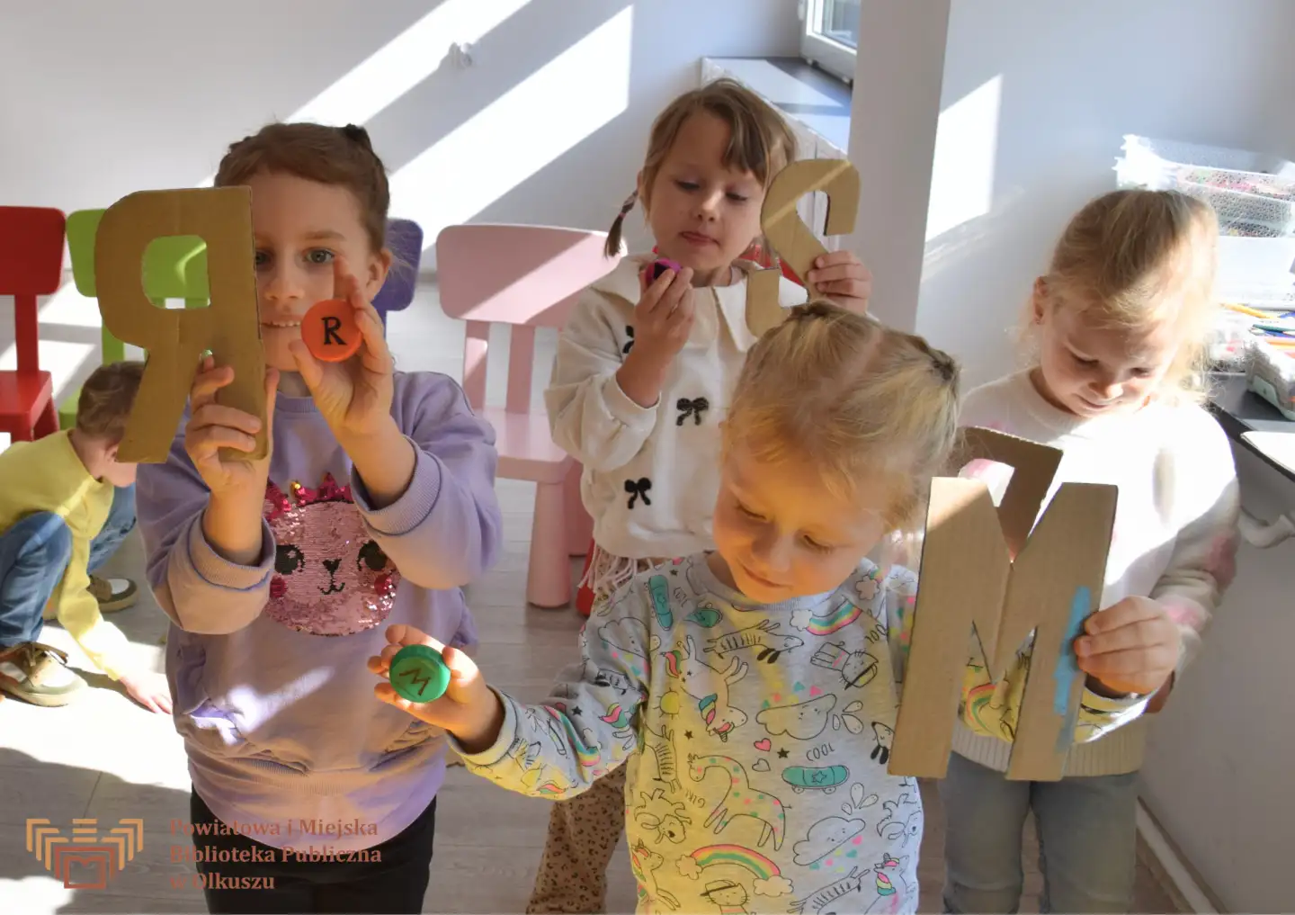 PAŹDZIERNIKOWE UCZYMY SIĘ CZYTAĆ Z BIBLIOTEKĄ